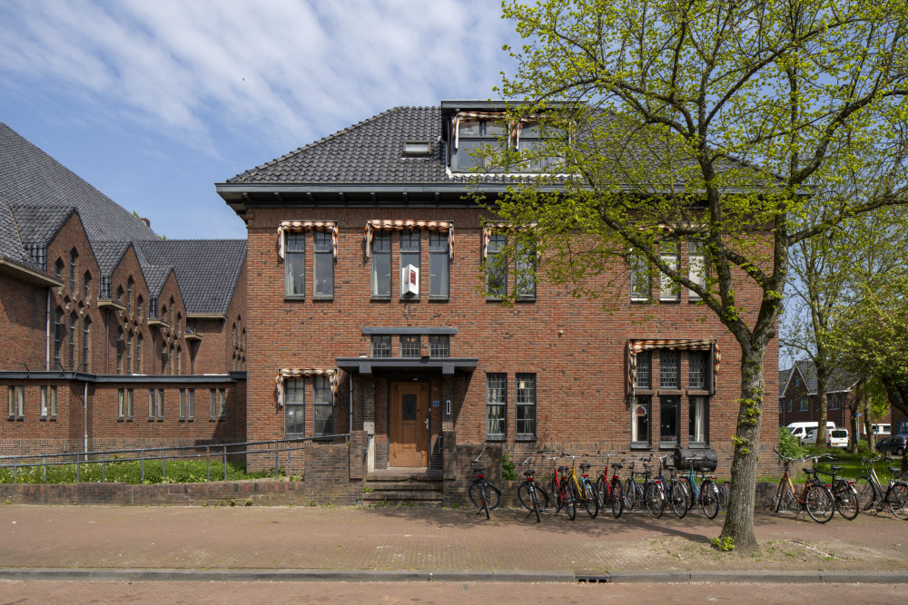 Sint-Franciscuskerk met pastorie 
